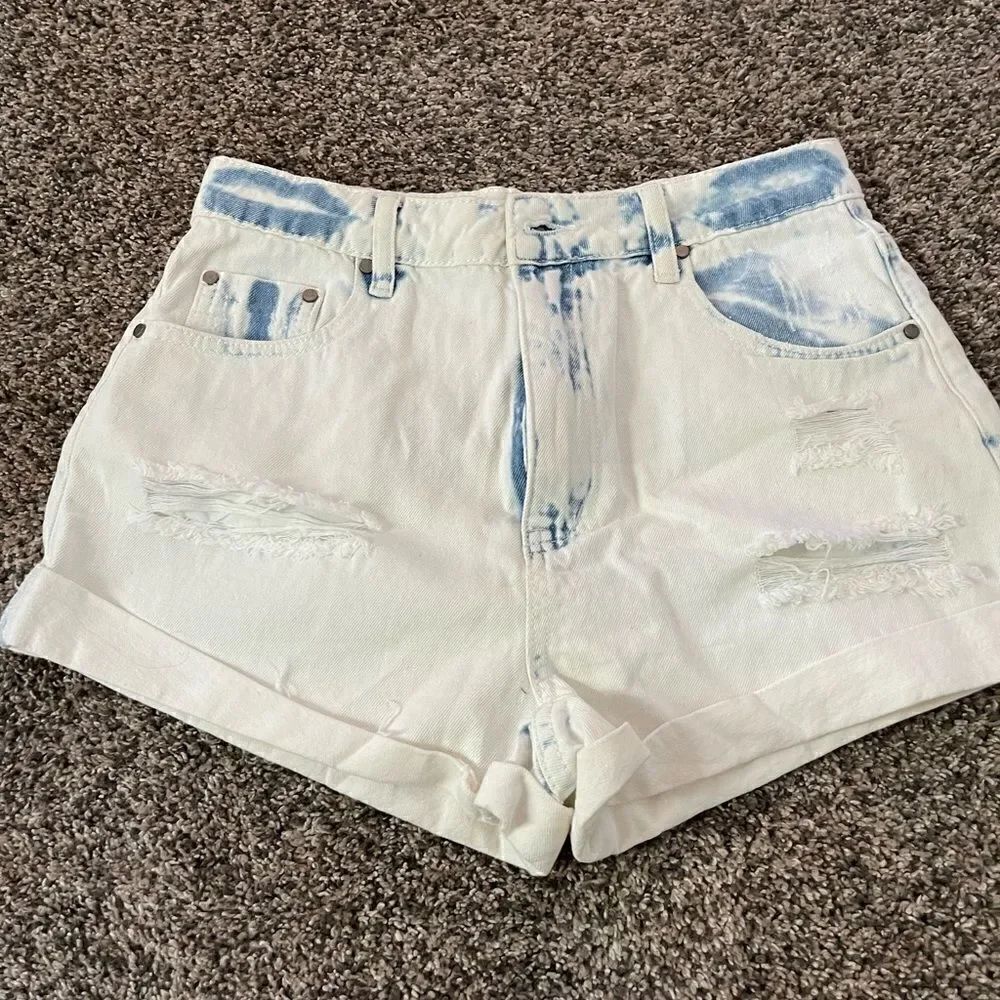 Womens distressed white washed denim high waisted shorts. Size medium